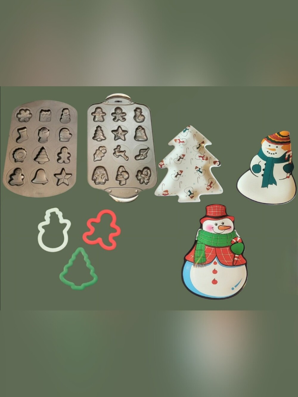 LOT OF CHRISTMAS COOKIE PANS, CUTTERS & SERVING TRAYS WILTON & NORPRO